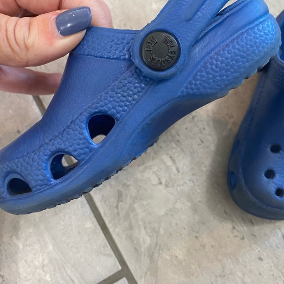 Toddler Boy Croc Type Shoes - Picture 2 of 7